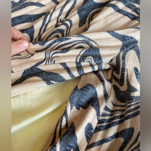 Beach Riot Hailey lounge pants. - Picture 2 of 5